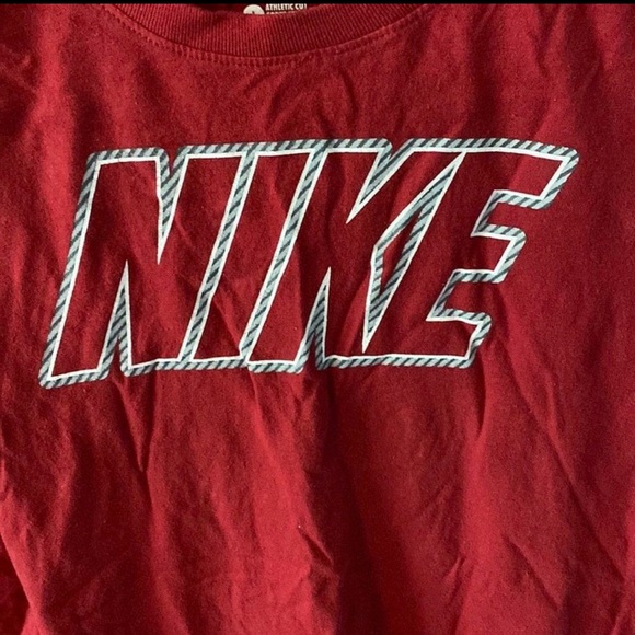 Nike Youth Boys Large Athletic Cut Red Tee Shirt, pre-owned - Picture 2 of 3